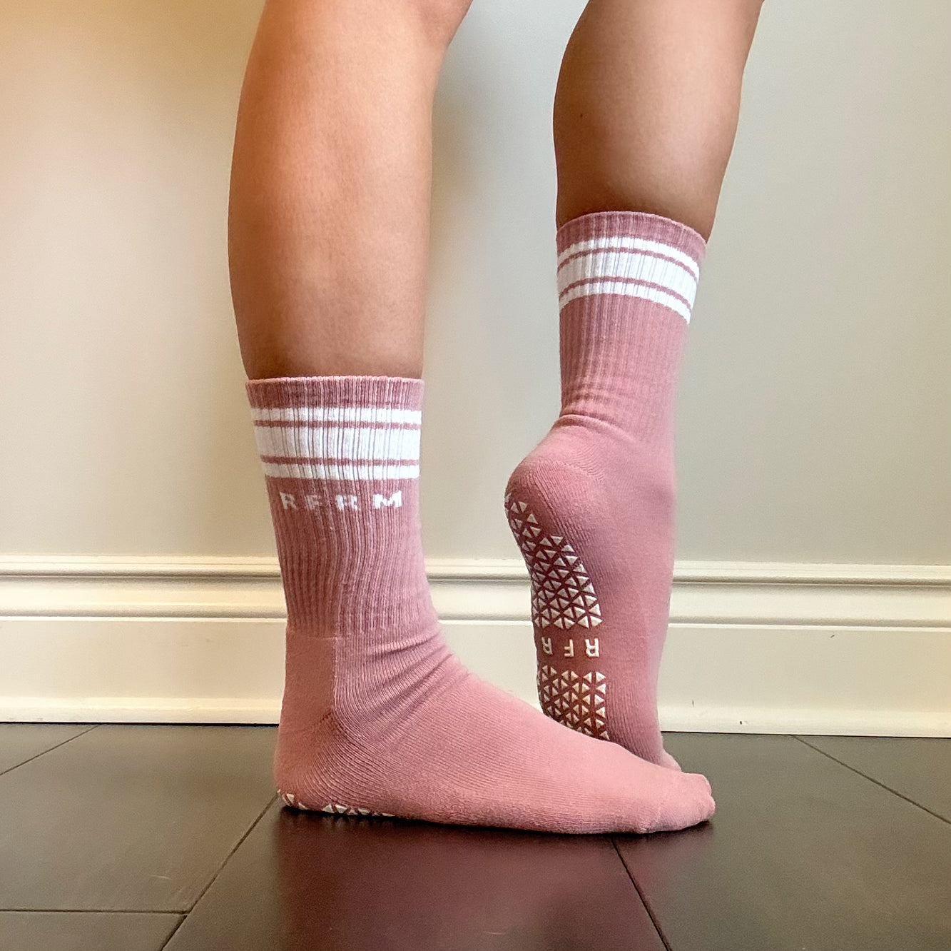 Mauve Throw Back Grip Sock